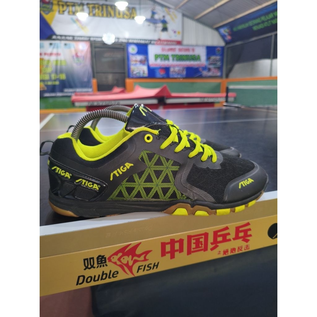Sepatu tenis meja/pingpong second