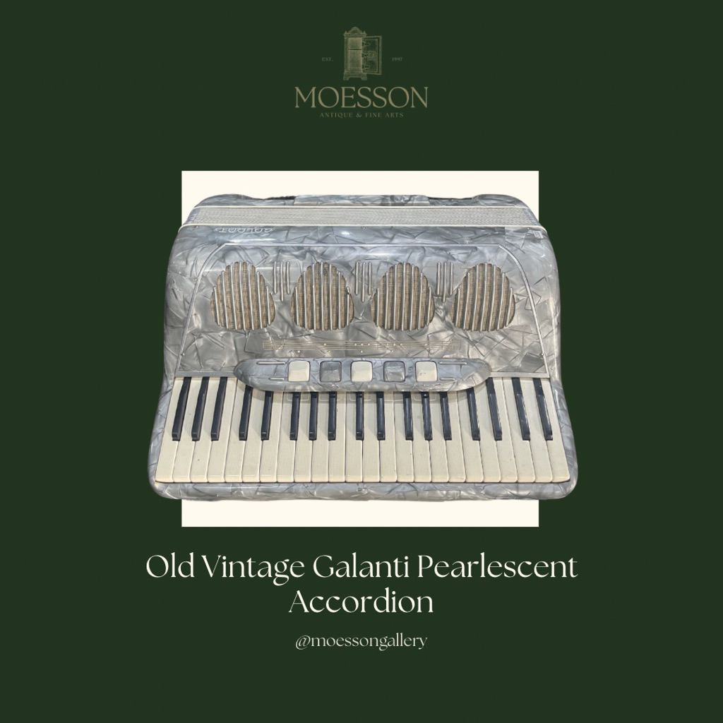 Akordeon Galant dengan Finishing Mutiara