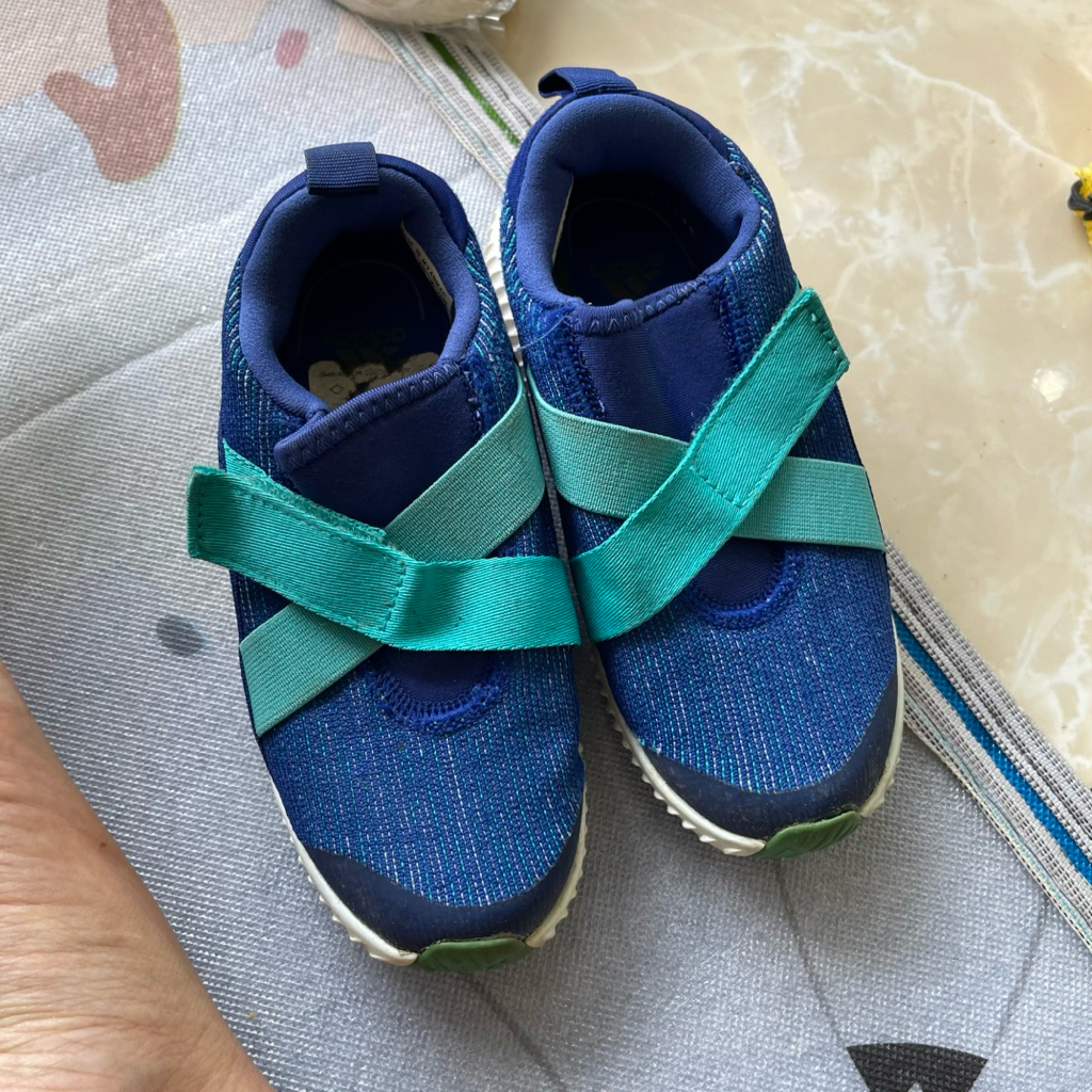 septu anak adidas
