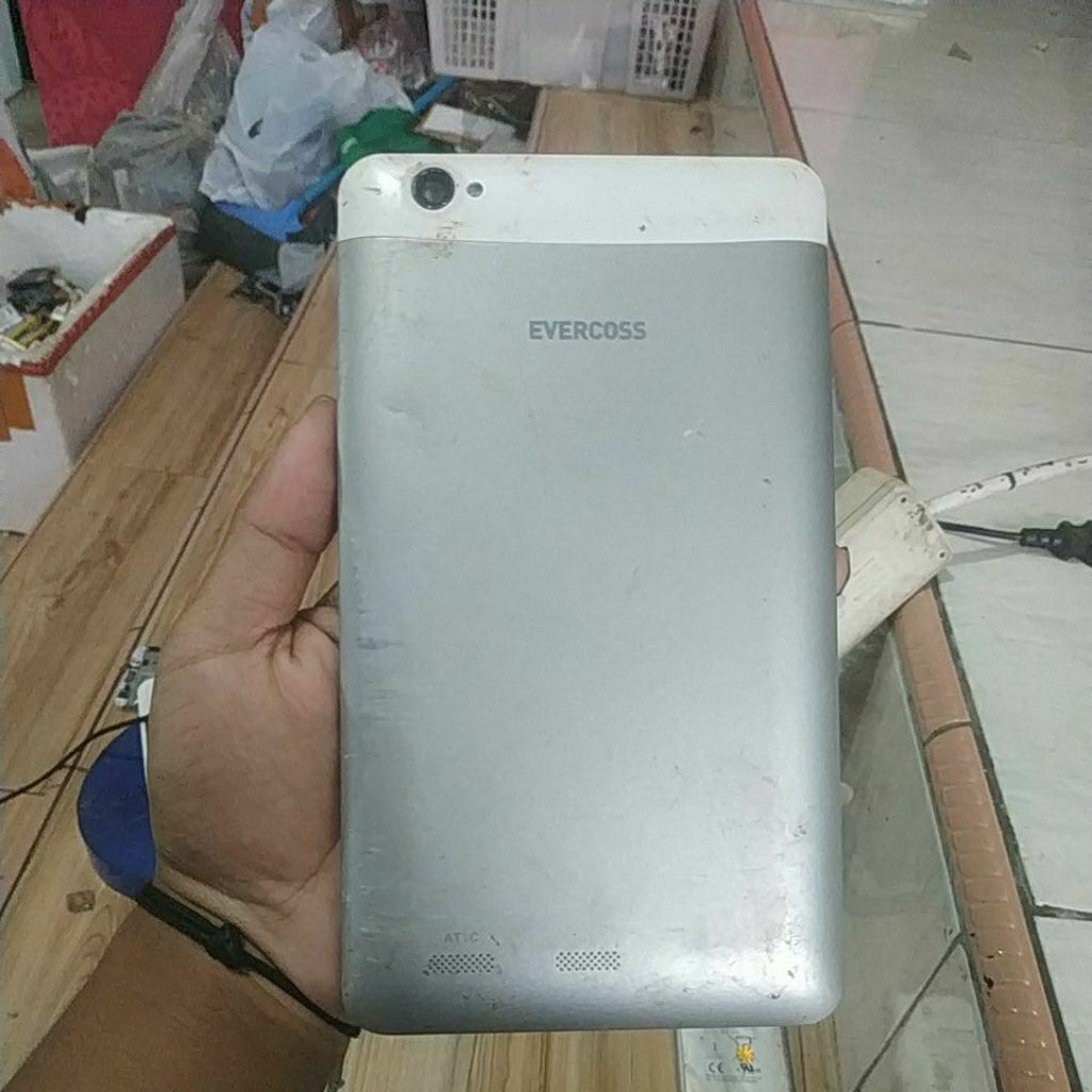 backdoor bekas tablet evercoss AT1C tanpa tombol sesuai gambar