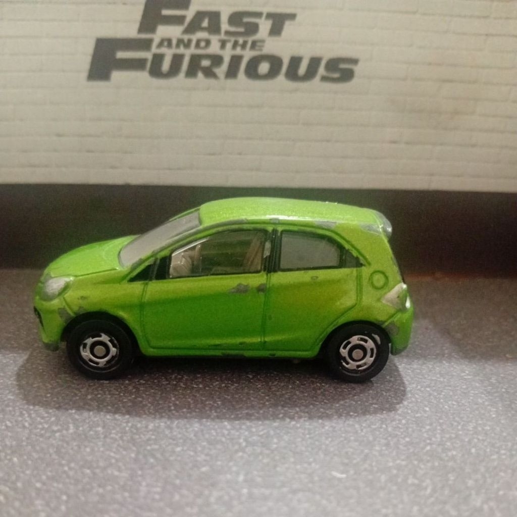 Tomica honda BRIO Tahun 2014 made in vietnam