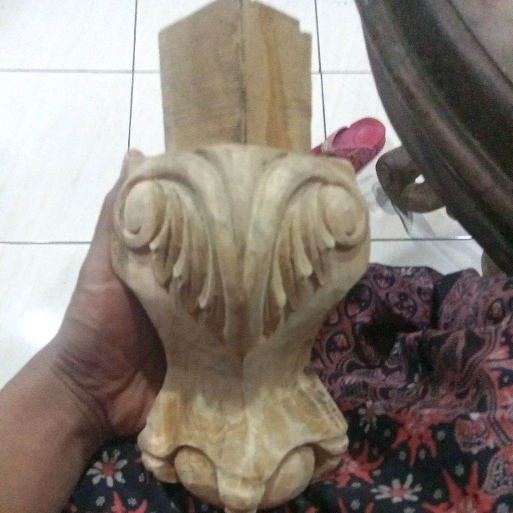 Kaki meja Garengan ukir