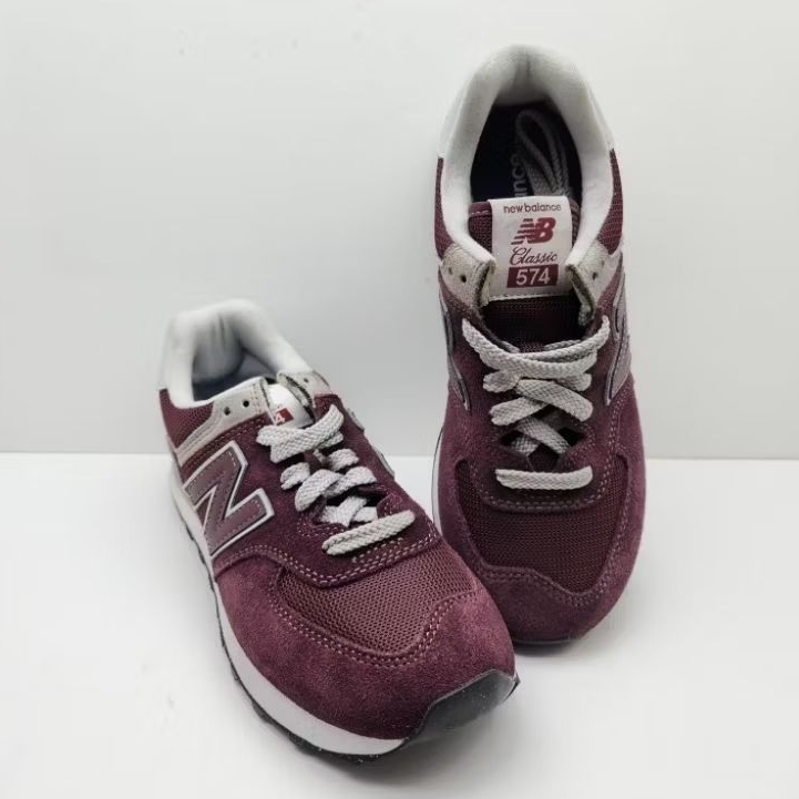 Sepatu Running NEW BALANCE 574 CLASSICS TRADITIONELS BURGUNDY SIZE 38