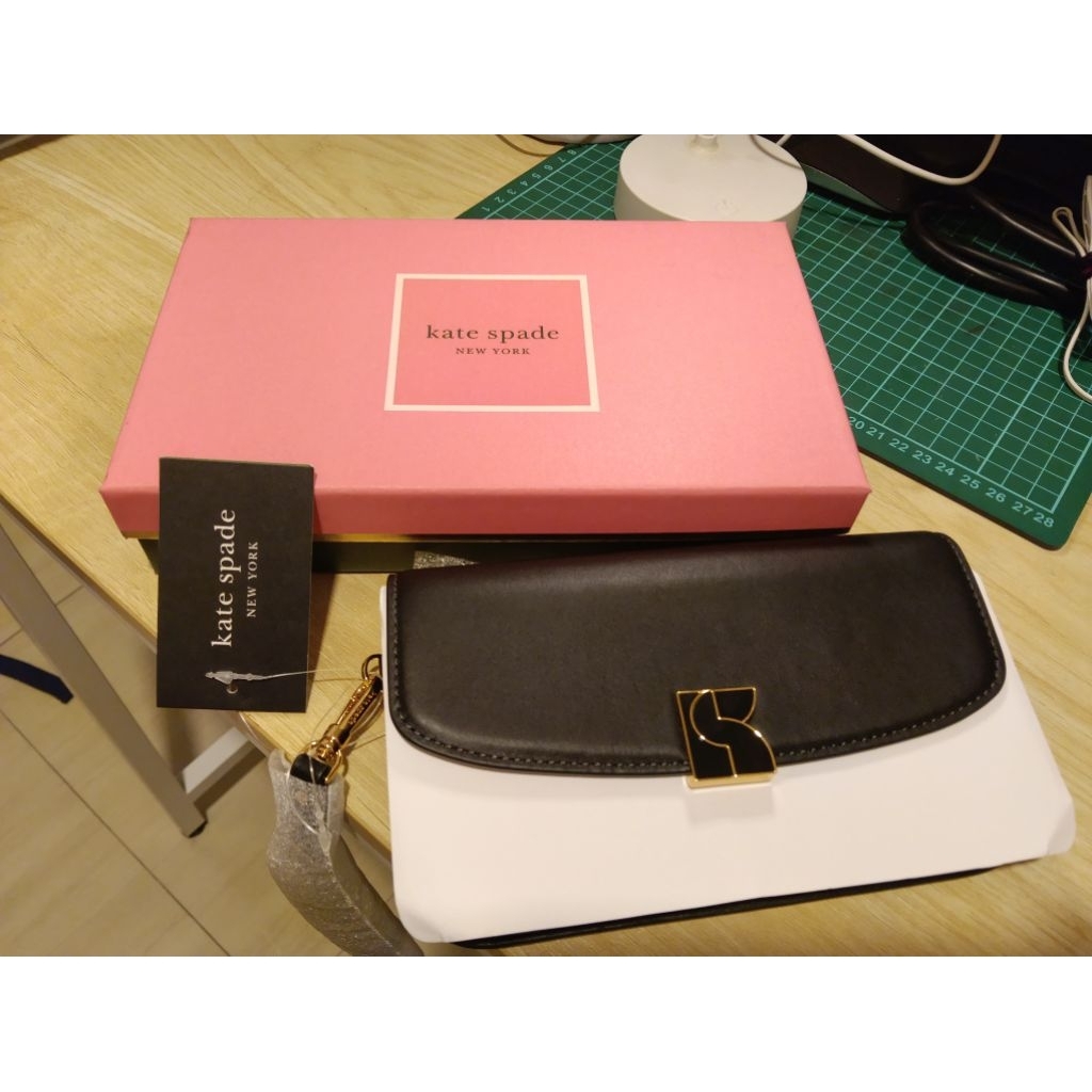 Kate Spade Flap Wristlet 100% Original New 