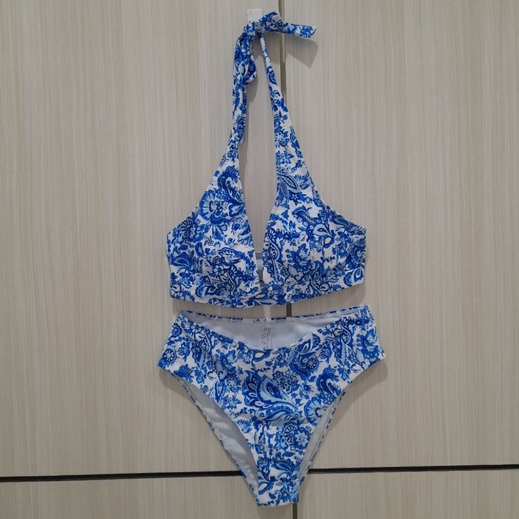 0862. Preloved setelan bikini pakaian pantai motif batik biru pakaian berenang
