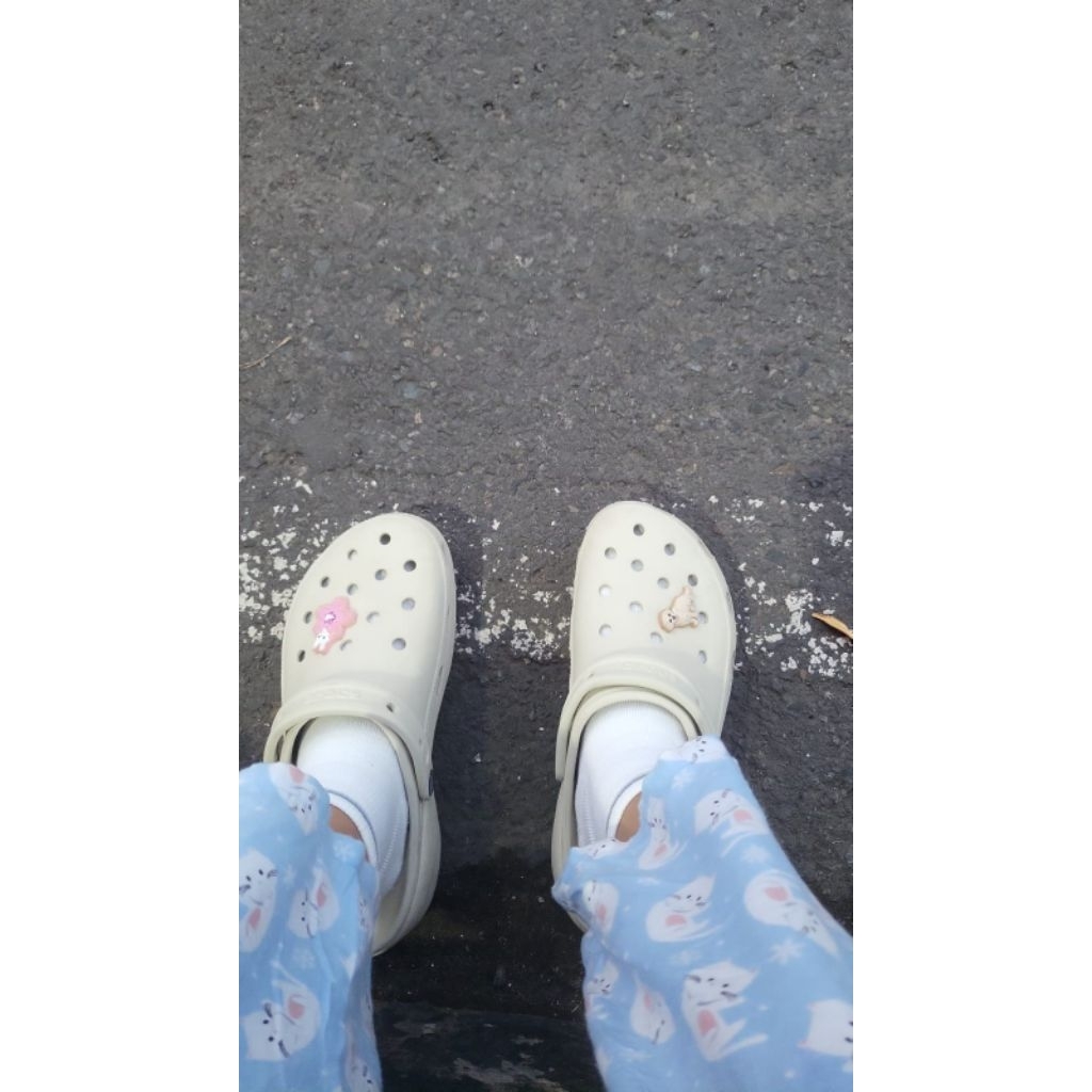 [NETT] Preloved crocs W9 + Jibbitz ori (baca deskripsi )