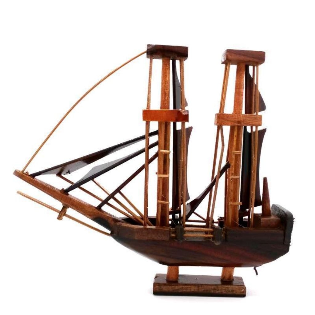 Miniatur Kapal Layar Kayu