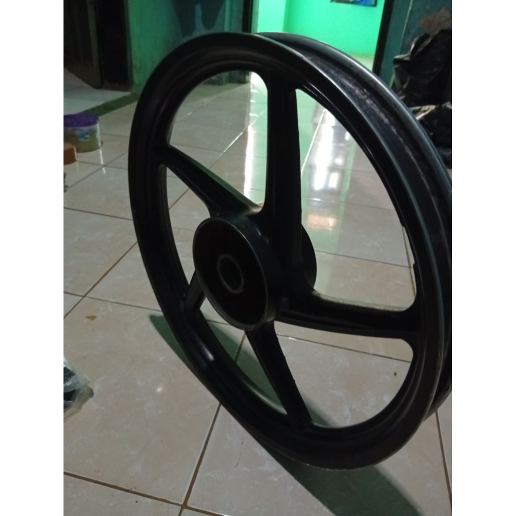 velg velg Revo Absolute bagian belakang PNP Supra X 125 original copotan
