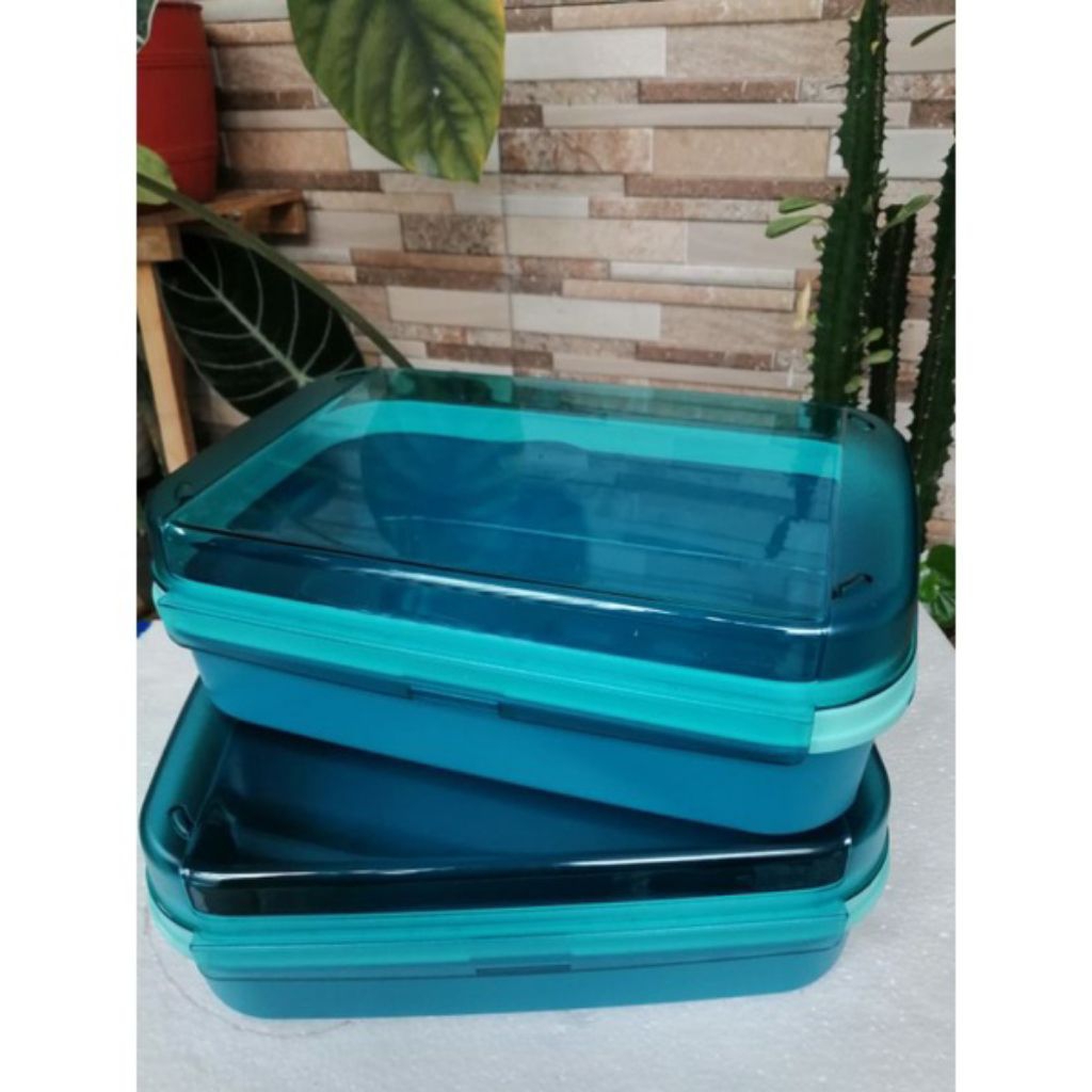 Tupperware ezy keeper signature rectangular 2L ecer 1pcs
