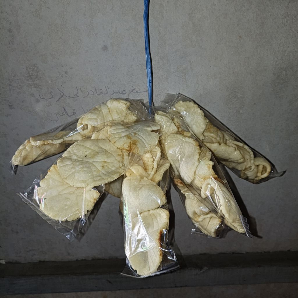 KERUPUK PULI KHAS MADURA/kerupuk puli/Cemilan krupuk