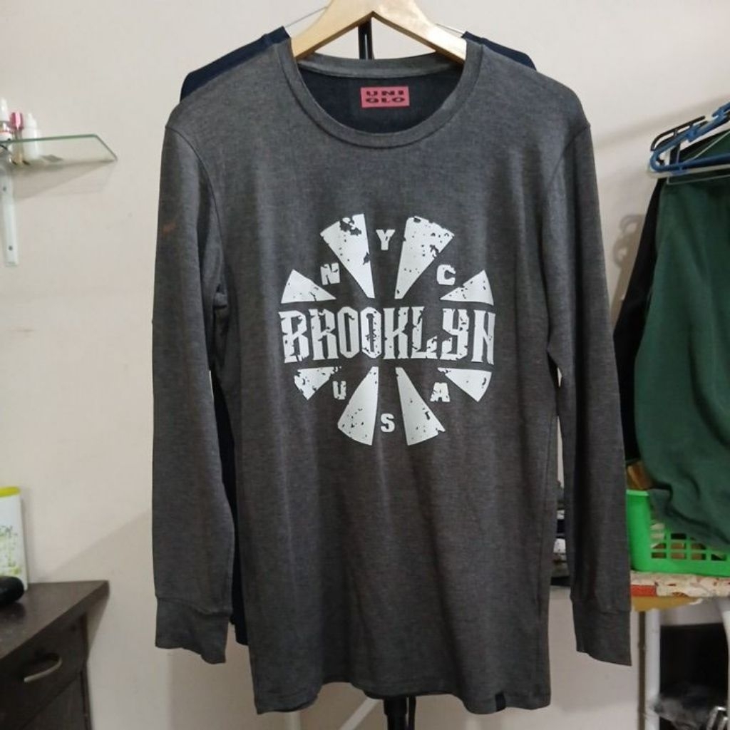 Kaos katun dry fit tebal lengan panjang long sleeve warna abu gelap kerah kencang UNIQLO second Orig