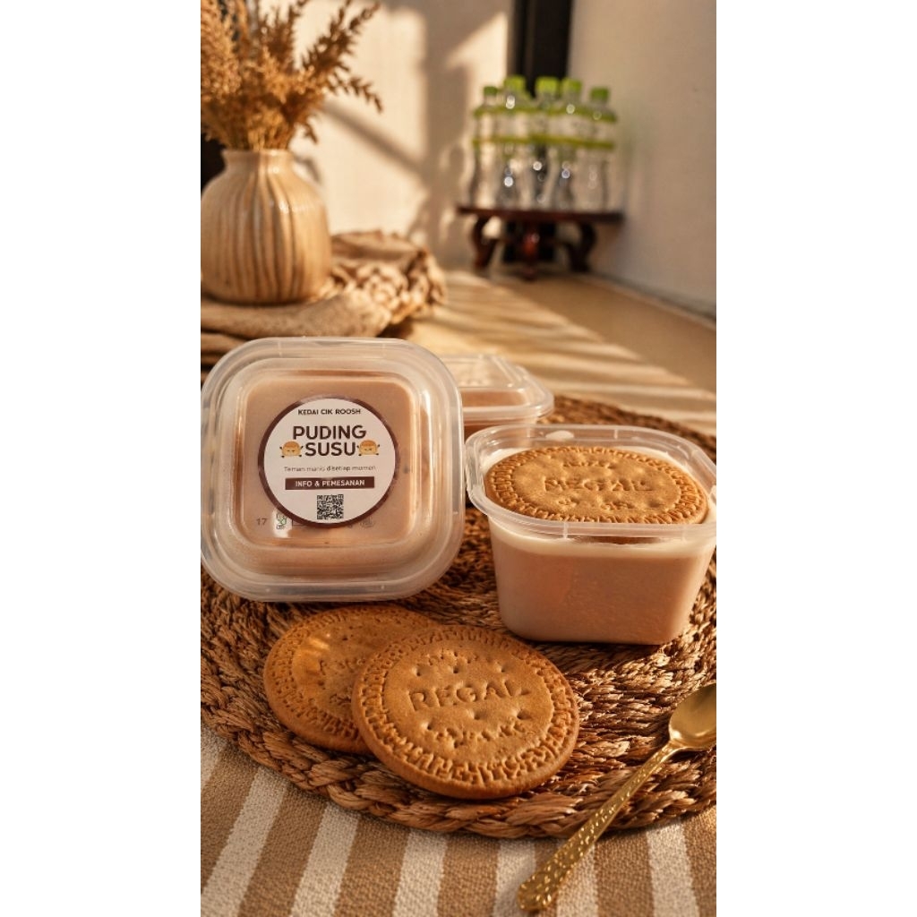 Puding Coklat Regal Cup | Dessert Lembut dengan Topping Biskuit Regal