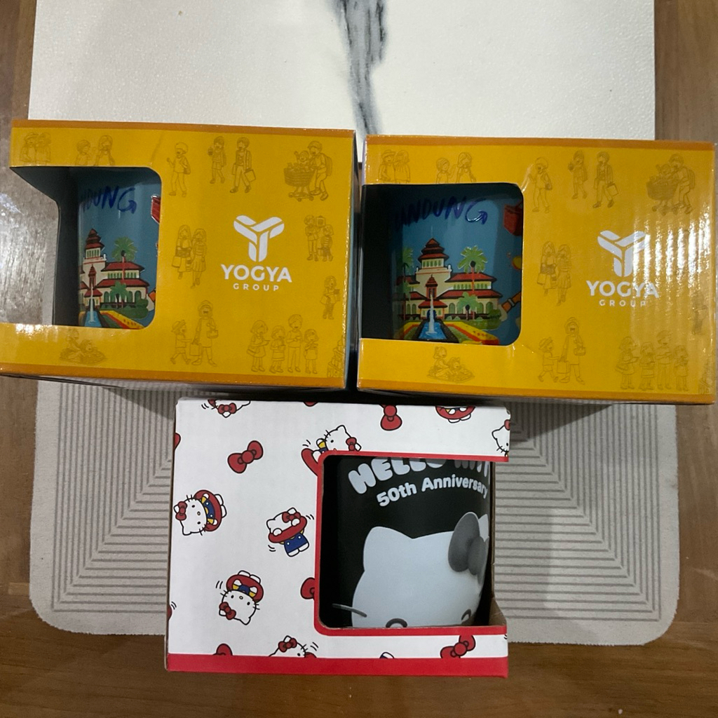 Mug Gelas Cangkir Keramik Hello Kitty BANDUNG YOGYA (NEW)