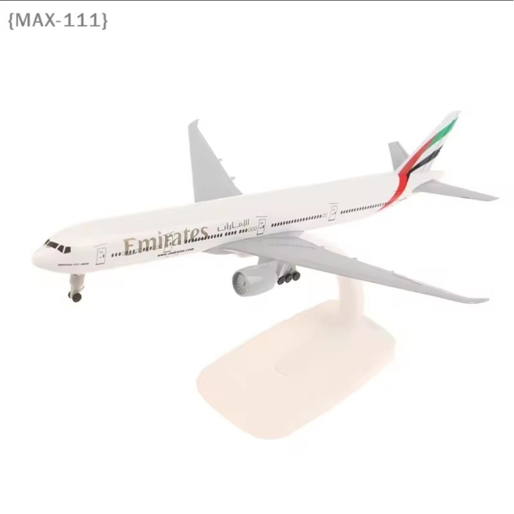 Miniatur Pesawat Emirates B777-300 Panjang 20Cm