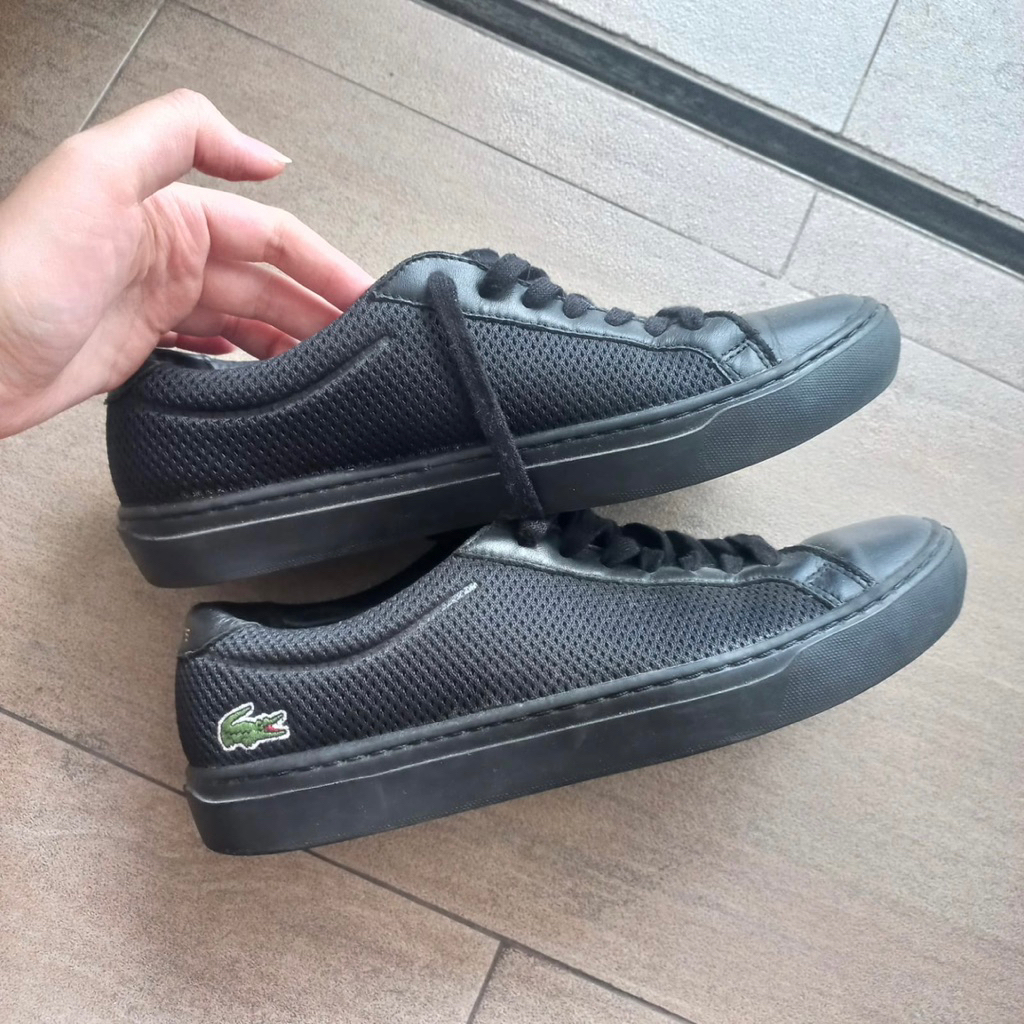 sepatu sneakers hitam pria LACOSTE ORIGINAL