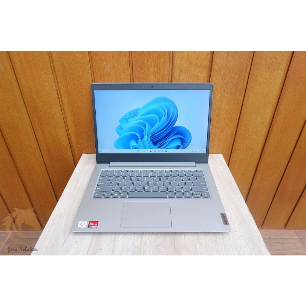LENOVO V14 ADA AMD Athlon Silver 3050U Ram 8Gb Ssd 256Gb SCU23414