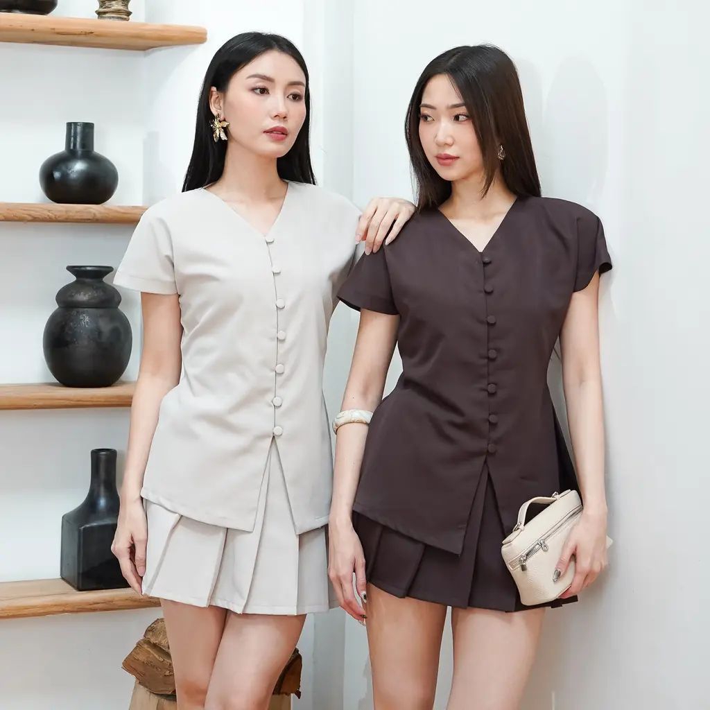 My Top Button V-Neck Polos Outfit Kerja/Buat ke Gereja/Buat Nongkrong
