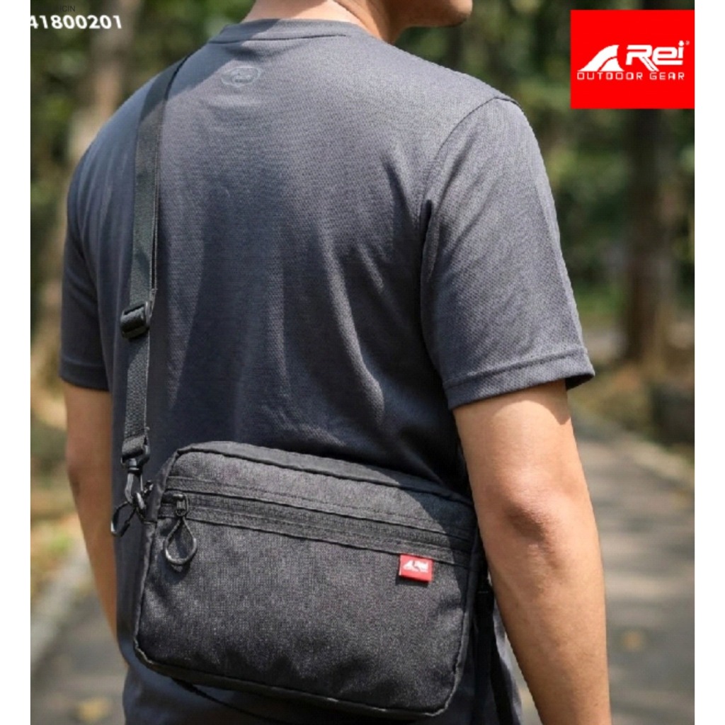 TAS SELEMPANG SPOTLESS 03 BLACK 2046