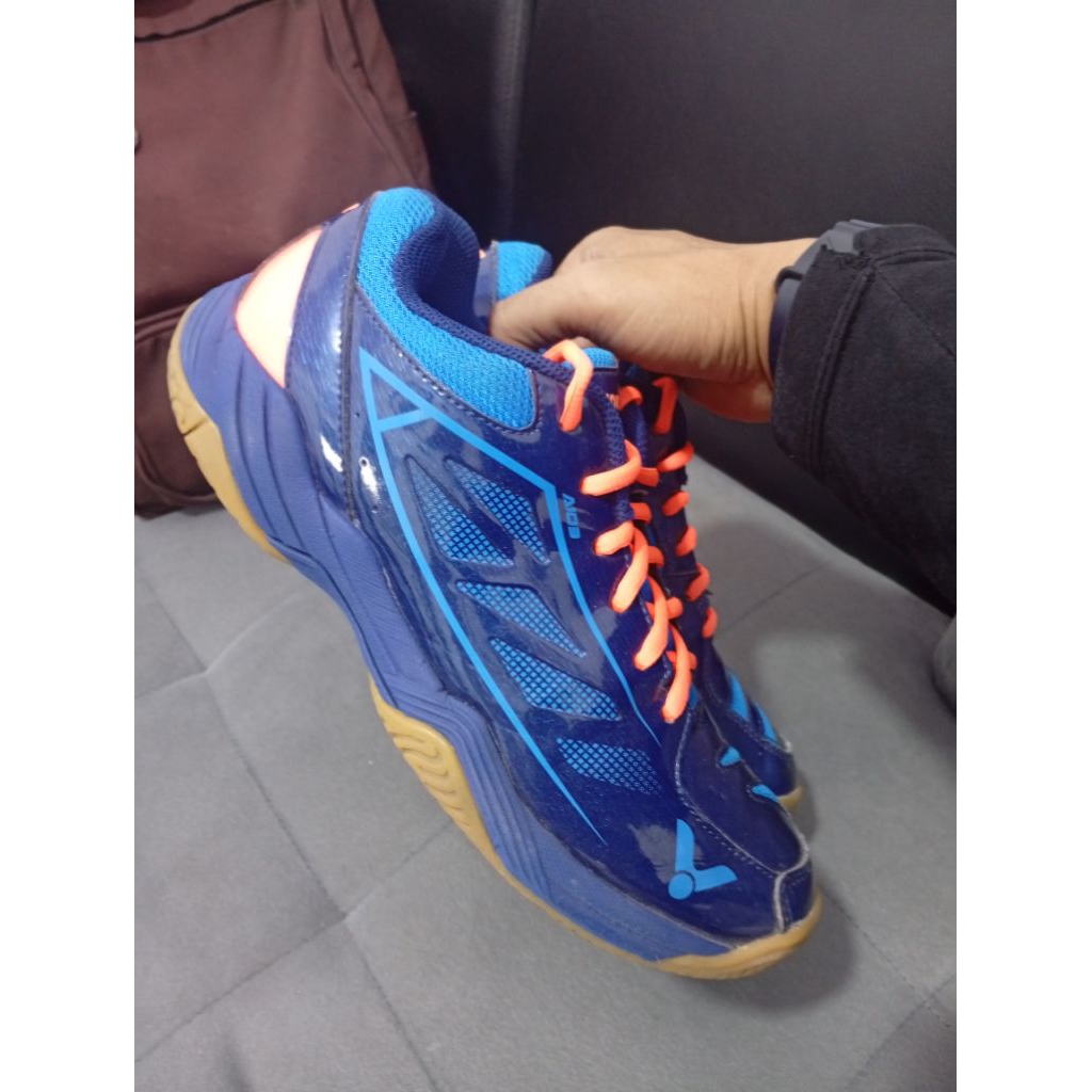 sepatu victor