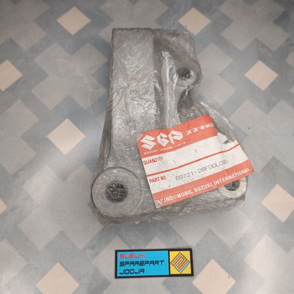 69721-28F00L000 Braket Kaliper Cakram Belakang Suzuki RK Cool Original