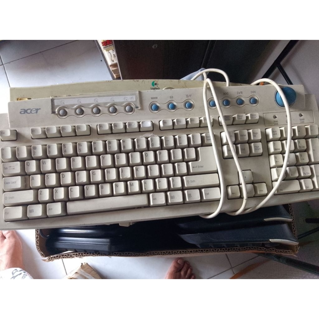 Keyboard komputer gambling PS2 bekas koleksi Eror/rusak/normal