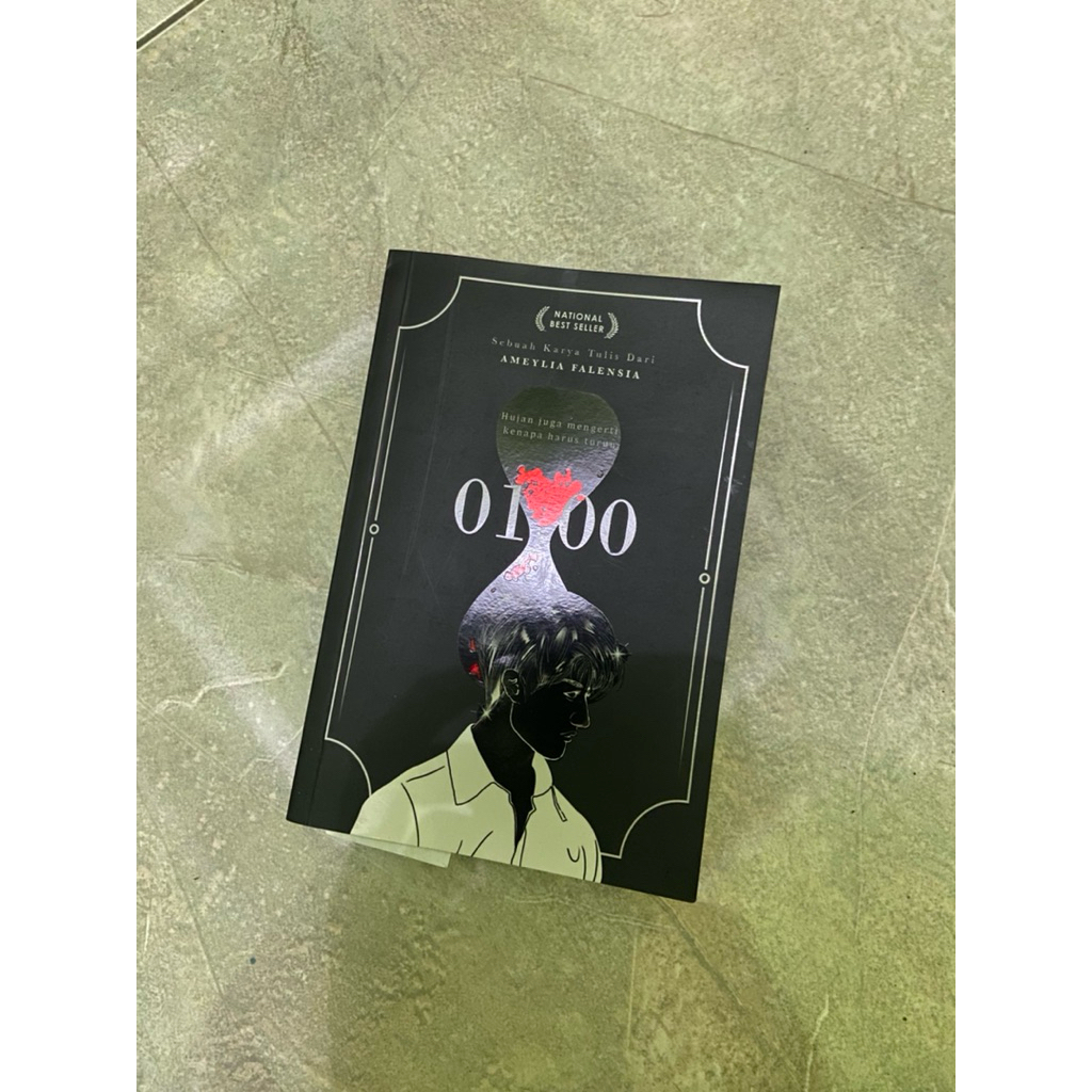 (PRELOVED) NOVEL 01:00 karya Ameylia Falensia | 100% ORIGINAL
