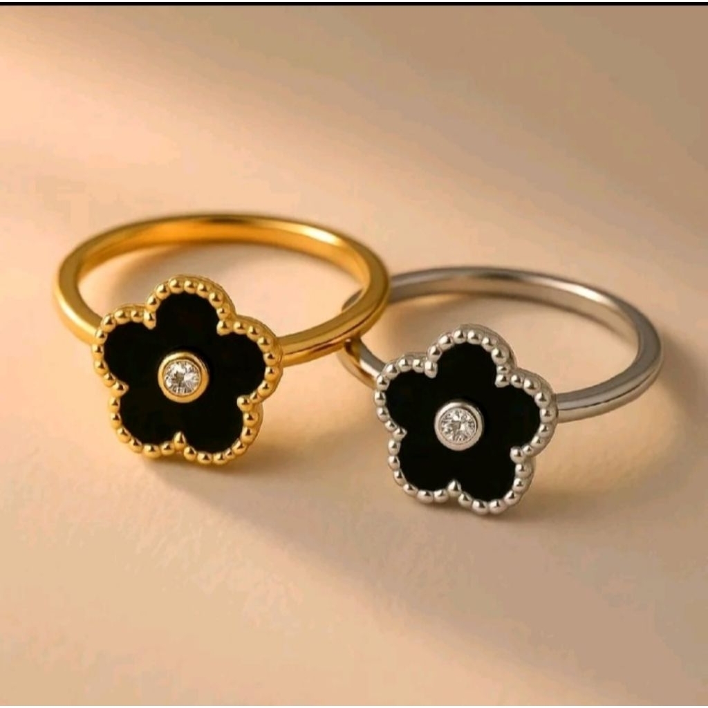 Cincin titanium wanita size bunga hitam cantik elegan