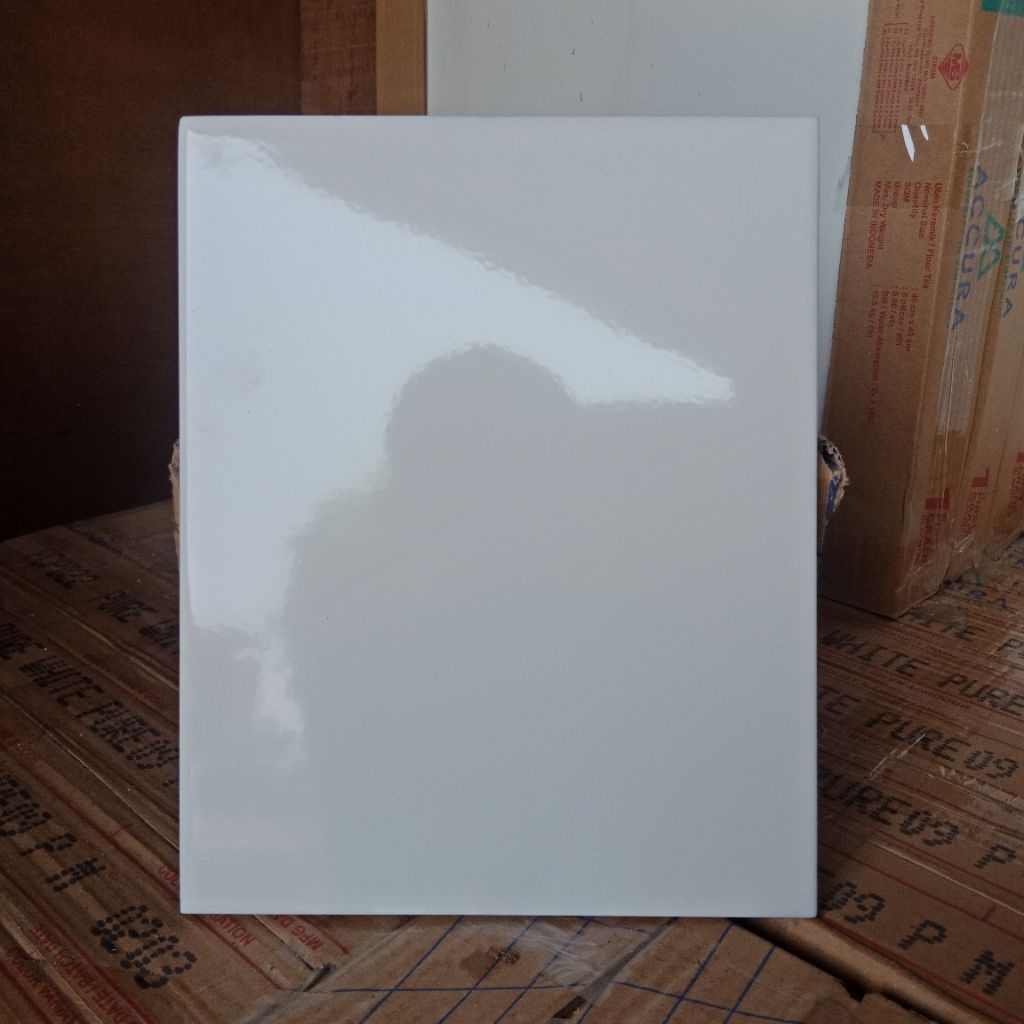 Accura 20x25 Glossy White /Keramik Putih Polos 20x25 Kilap