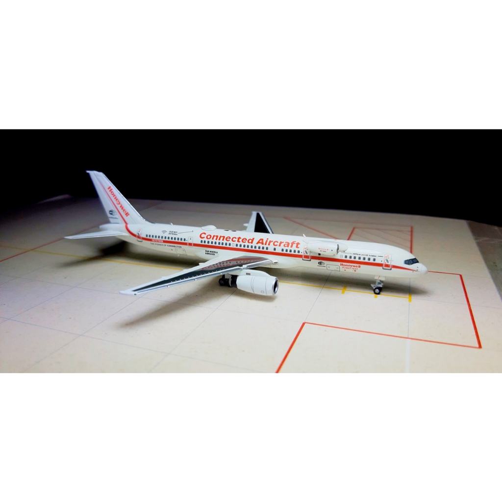Diecast Pesawat Honeywell International - Boeing 757-200 registration N757HW NG Model  skala 1:400