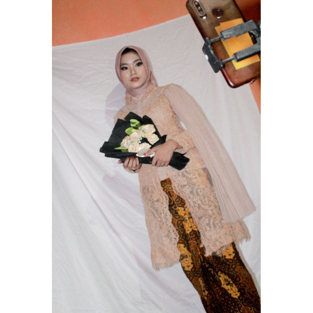 Preloved Kebaya Lamaran/ Kebaya Wisuda/Bridesmaid