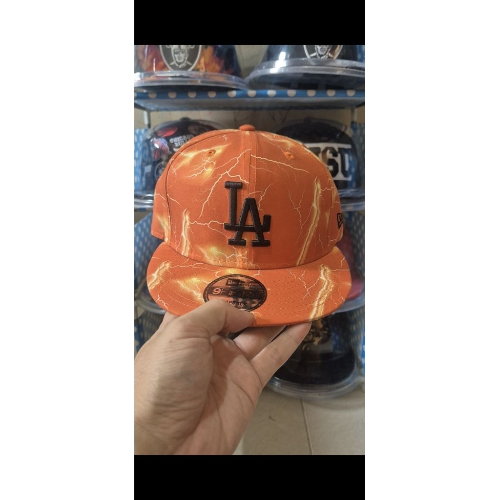 Topi SnapbackNew era x Mlb (rare item) adjustable.