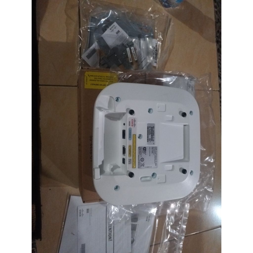 Cisco AIR-CAP3502I-C-K9.