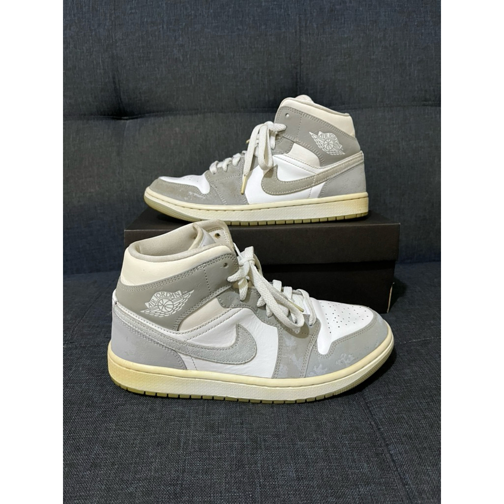 Sepatu Nike Air Jordan 1 Mid Grey White