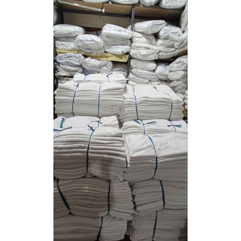 Handuk ex hotel bintang lima estimasi ukuran 80x150 cm