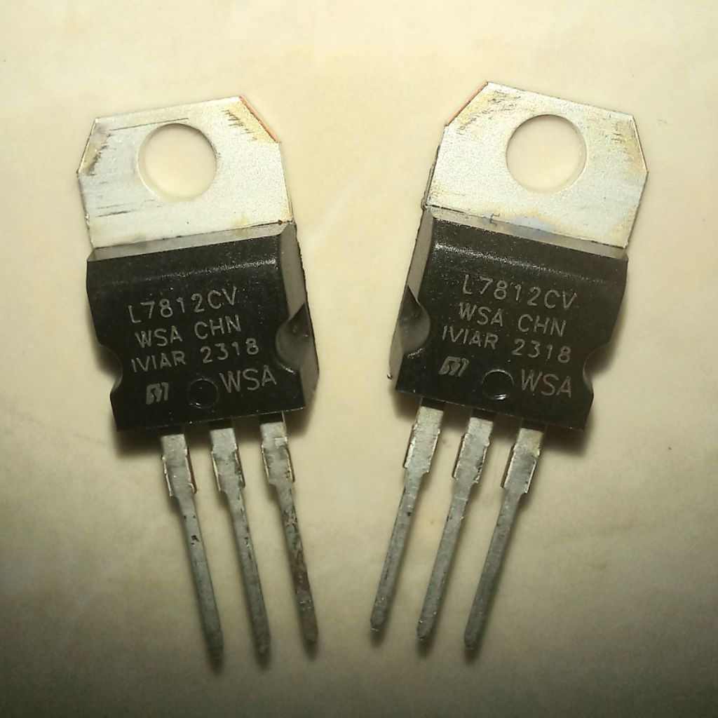 IC Regulator 12v 7812 L7812 LM7812 L7812CN