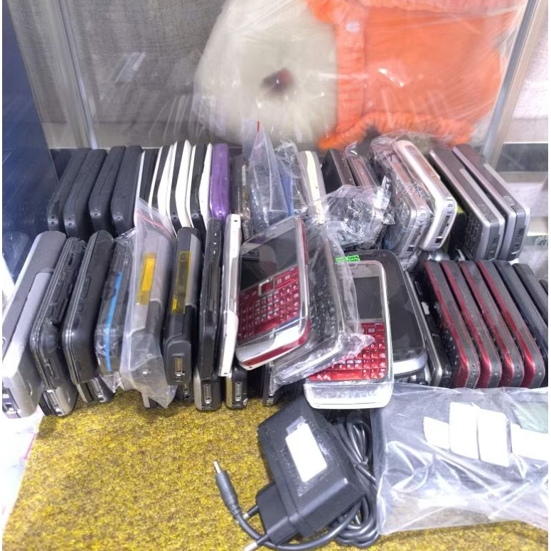 OBRAL CUCI GUDANG... Buruan di serbu - HP Nokia - HP Sony Ericsson - Charger - Casing Sony Ericsson 