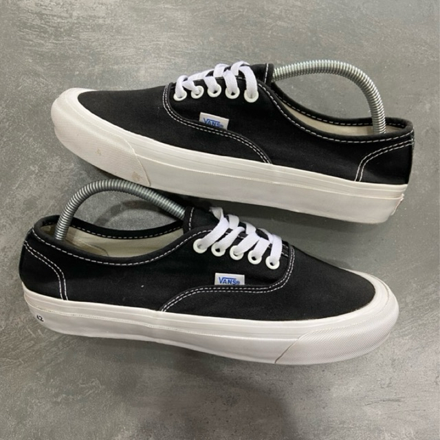 [Size 42] Vans Vault OG Authentic LX Black White Second Original Good Condition. Harga Baru nya 4.3 