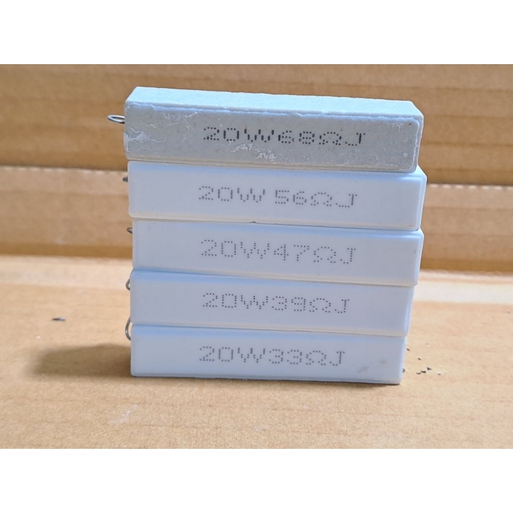 Resistor Kapur 33R * 33 Ohm * ~ 68R * 68 Ohm * / 20 Watt Kualitas Bagus .