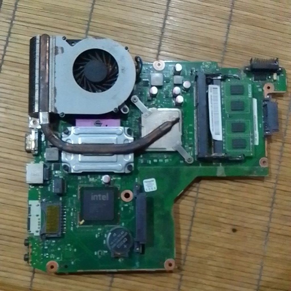 Motherboard  Laptop TOSHIBA C600 DDR3 + Proc. Intel Dualcore
