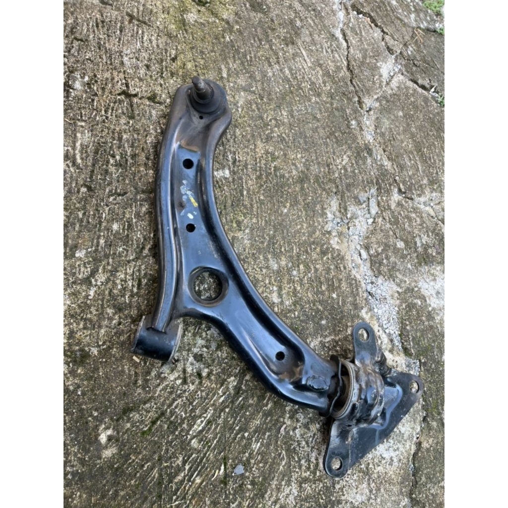 Sayap lower arm depan kanan jazz ge8 original