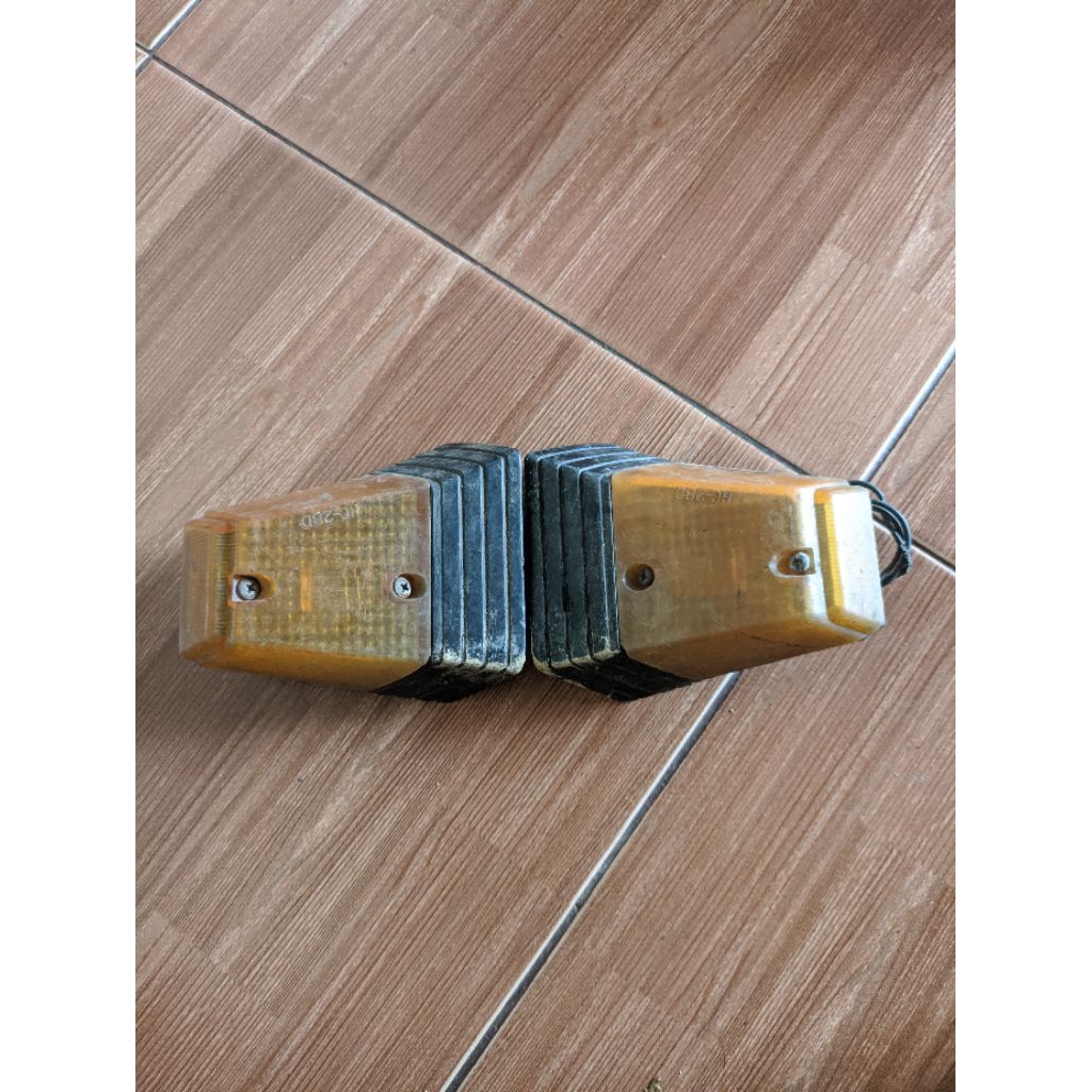 LAMPU SEN DEPAN YAMAHA V80 ROBOT ORIGINAL LEPASAN MOTOR