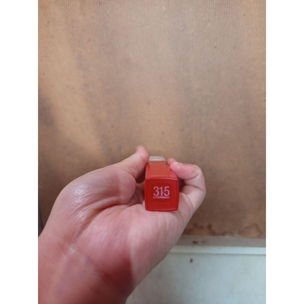Lipstik Maybelline 315 free Remover kecil . Lipstik ori