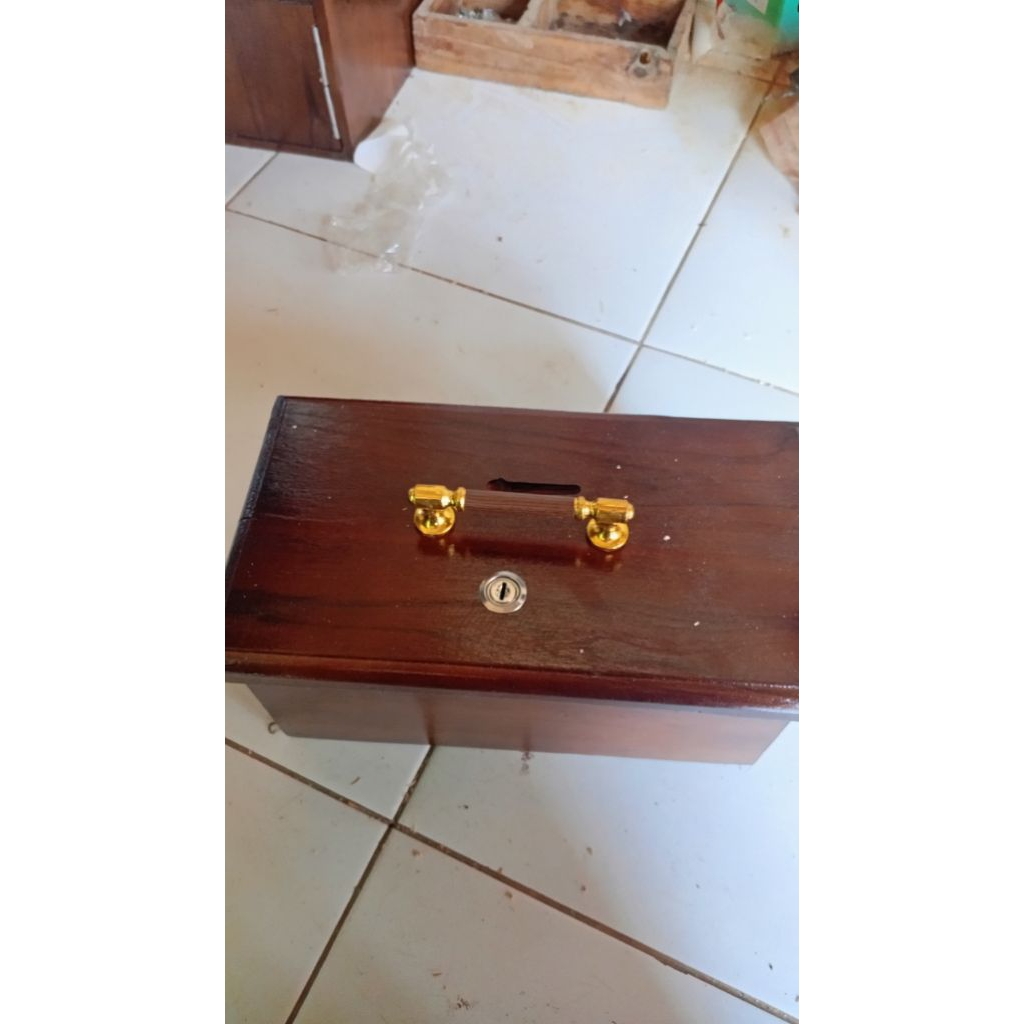 kotak amal celengan kayu