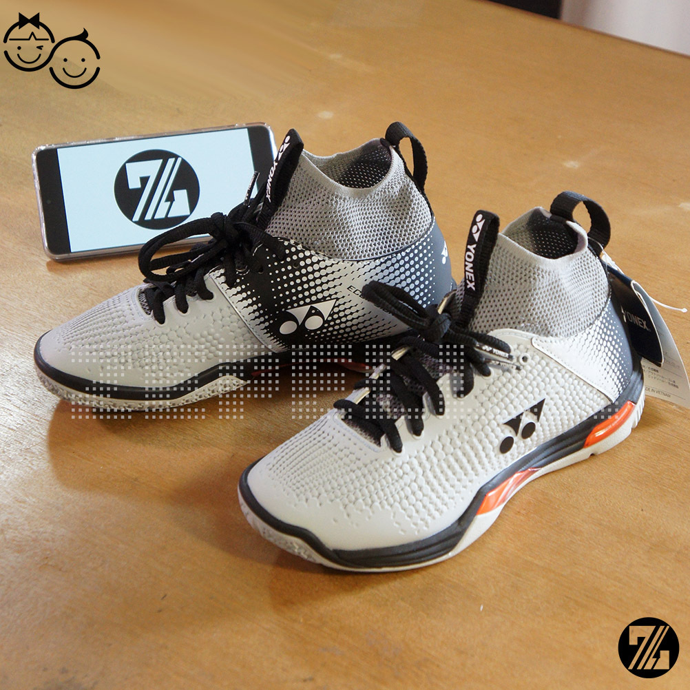 SEPATU BULU TANGKIS ( BADMINTON ANAK ) ANAK / CEWEK YONEX ECLIPSION Z2 MID JP CODE