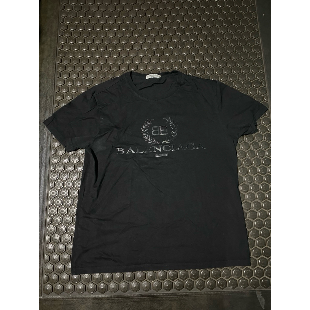 KAOS TSHIRT SUPER LUXURY BALENCIAGA HITAM MOTIF TIMBUL MEWAH BRANDED