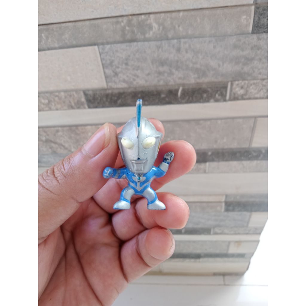 mini figure Ultraman cosmos ori