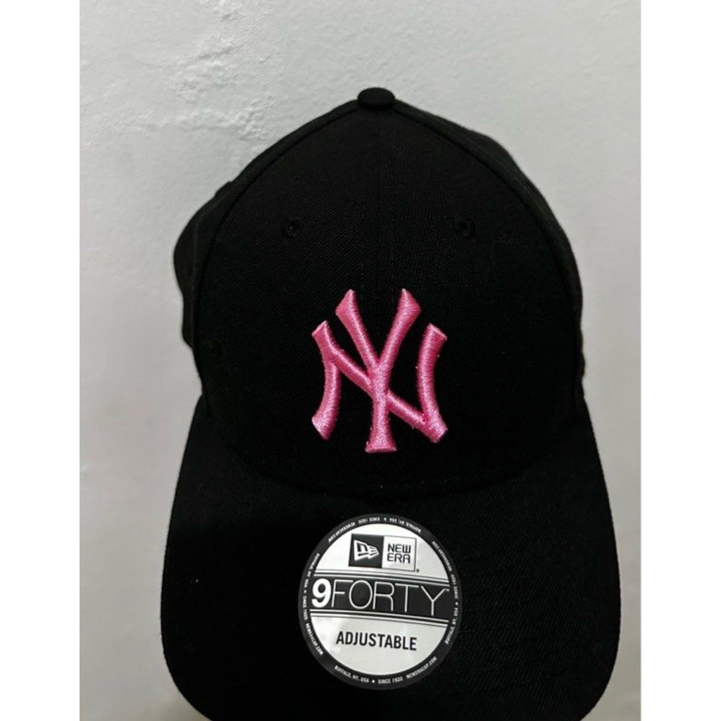 Preloved Topi New Era 940 New York Yankess Cap Black Pink