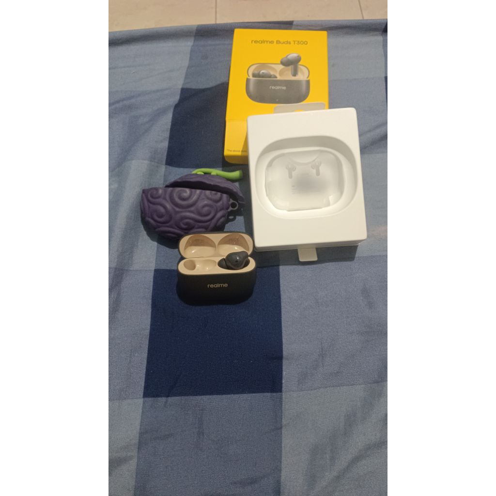 realme buds T300 earbuds bagian kiri ga ada (second) + case