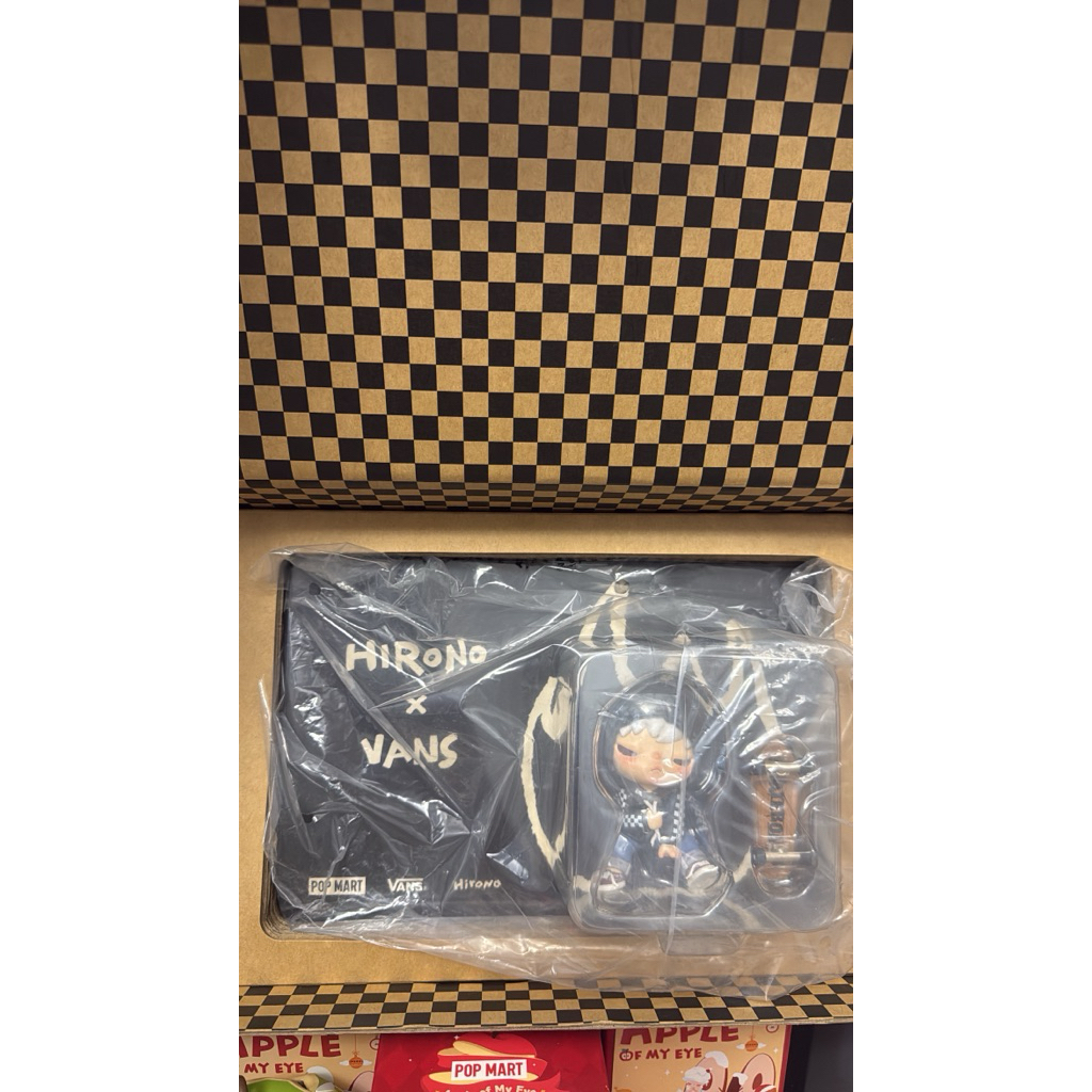 POPMART HIRONO X VANS ( BOX )