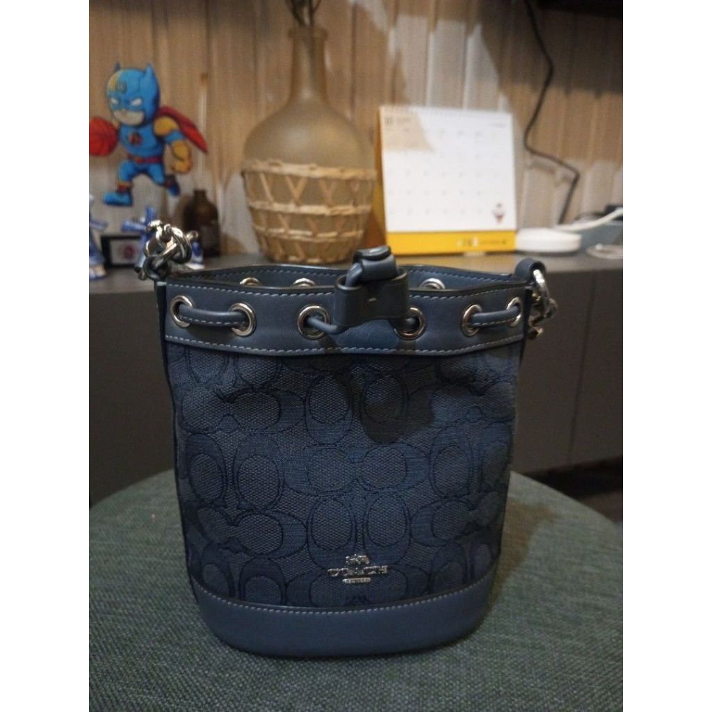 Preloved COACH mini bucket bag ori.